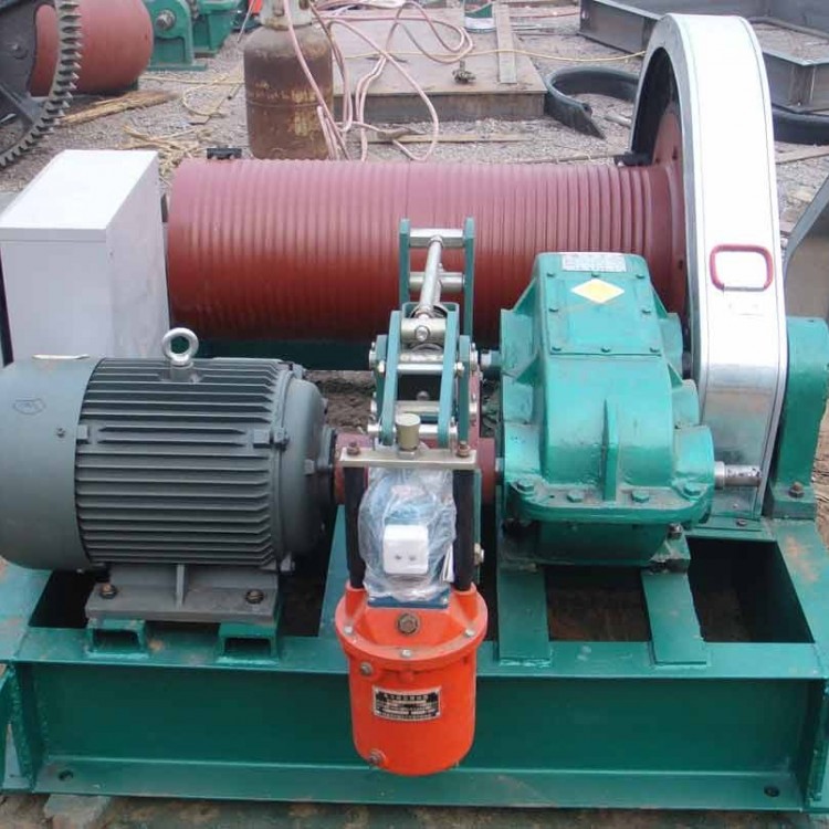 卷扬启闭机