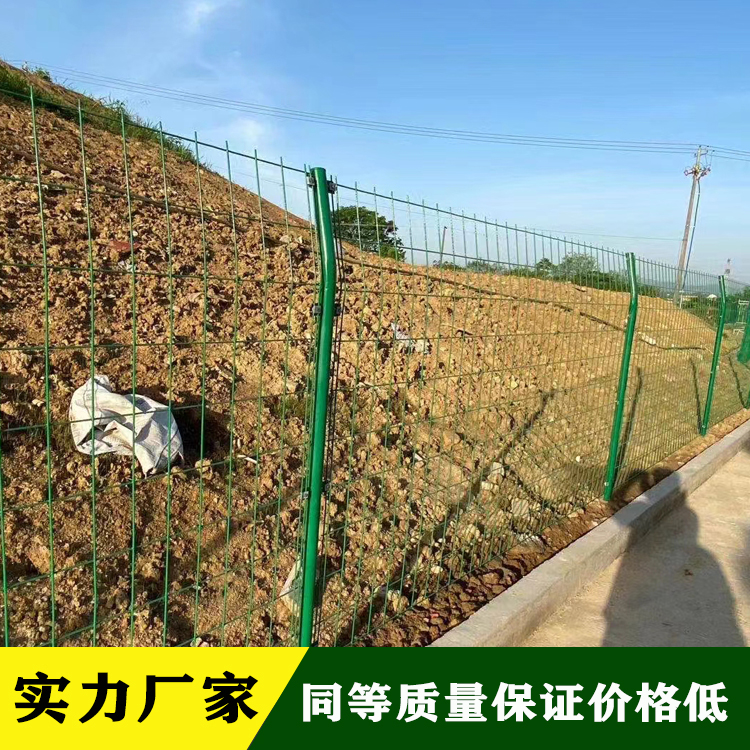 批发铁丝防护网桃型柱隔离护栏厂家